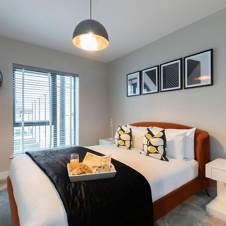 צ'לטנהם Elliot Oliver - Chic 2 Bedroom Town Centre Apartment מראה חיצוני תמונה