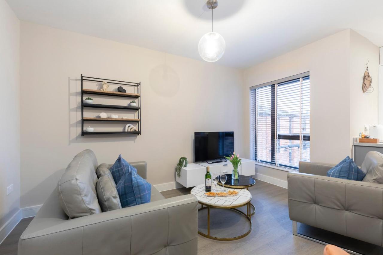צ'לטנהם Elliot Oliver - Chic 2 Bedroom Town Centre Apartment מראה חיצוני תמונה