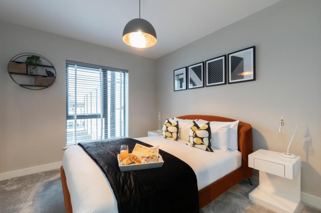 צ'לטנהם Elliot Oliver - Chic 2 Bedroom Town Centre Apartment מראה חיצוני תמונה