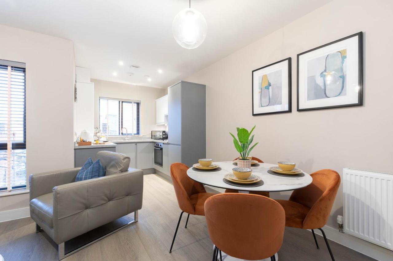 צ'לטנהם Elliot Oliver - Chic 2 Bedroom Town Centre Apartment מראה חיצוני תמונה