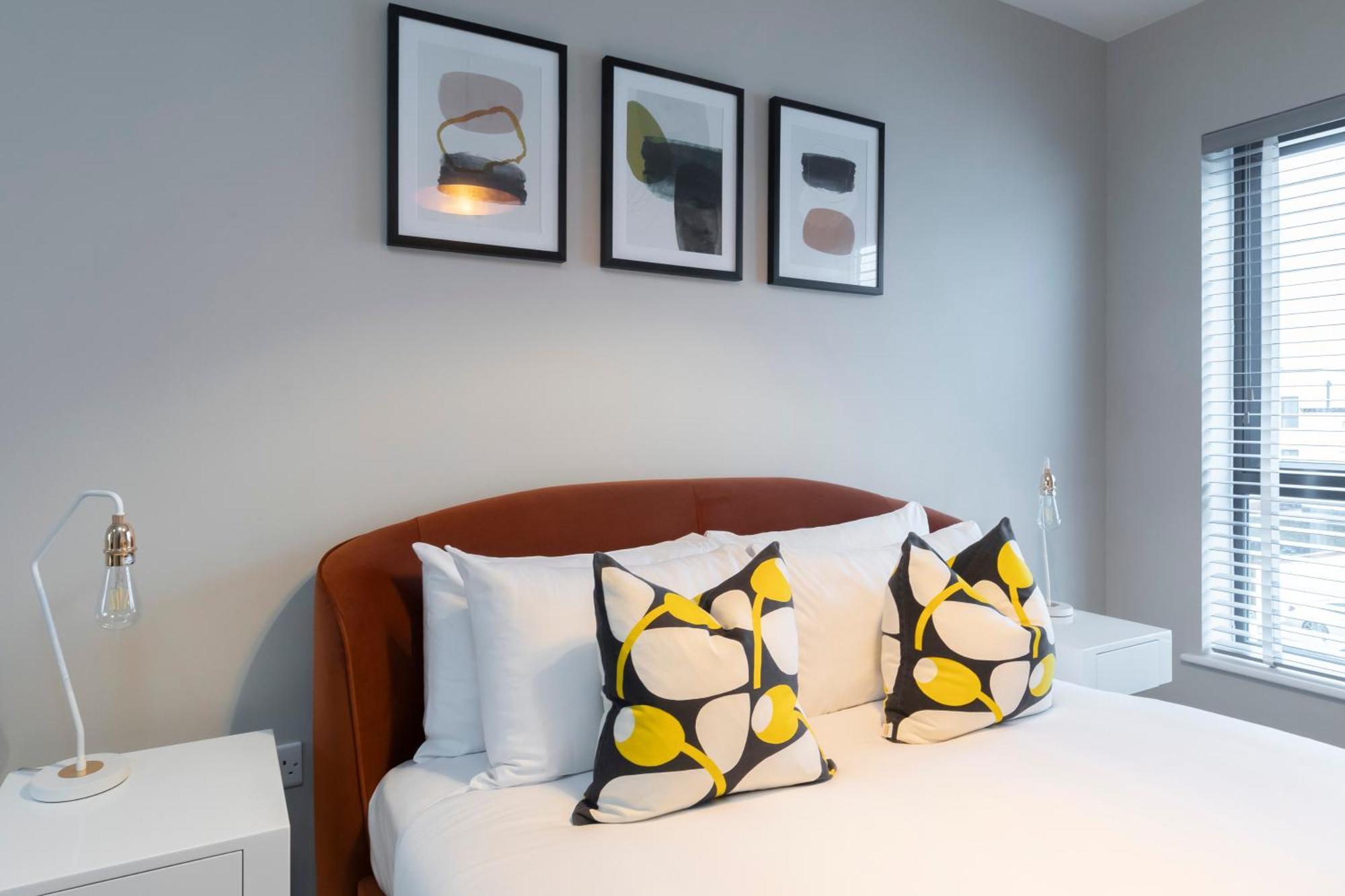 צ'לטנהם Elliot Oliver - Chic 2 Bedroom Town Centre Apartment מראה חיצוני תמונה